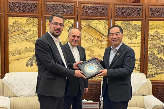 Active presence of UT in two higher education events in China