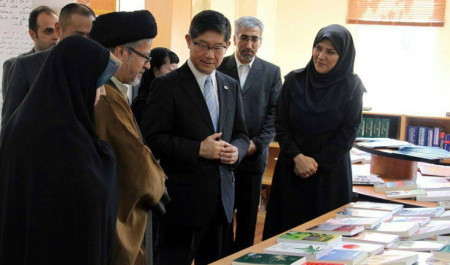 Donation of Books to the Department of Japanese Studies, Faculty of World Studies, UT