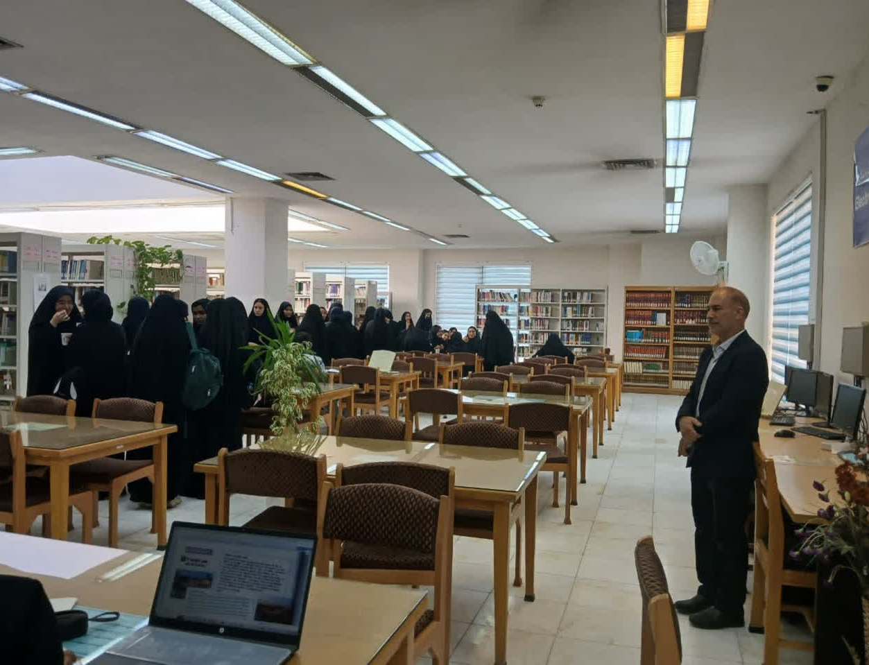 بازدید دانشآموزان آموزشگاه دخترانه باقرالعلوم (ع) دانشکدگان فارابی دانشگاه تهران